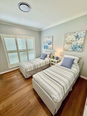 3 bedrooms, desk, iron/ironing board, free WiFi