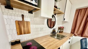 茶具/咖啡用具、冰箱、微波炉、炉灶