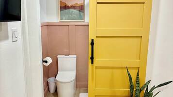 Dusch, hÄrtork, handdukar och tvÄl