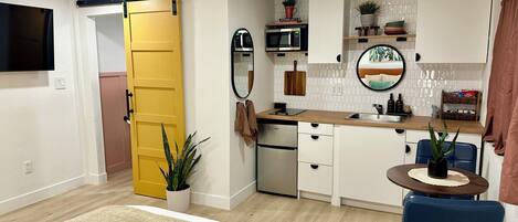 1 多间卧室、旅行婴儿床、WiFi、床单