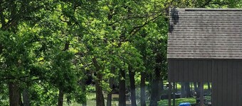 Riverfront Getaway: Fire Pit, Cozy Loft (Cabin 2)