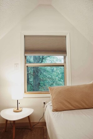 1 bedroom, iron/ironing board, WiFi, bed sheets - Water’s Edge Cabin:  King & Queen Beds (Cabin 4) (Stockton)