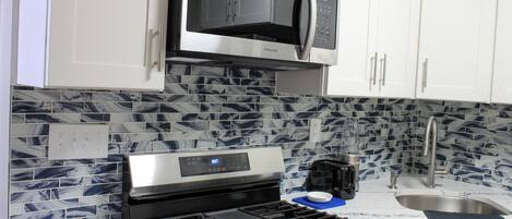 Micro-ondes, four, plaque de cuisson, grille-pain