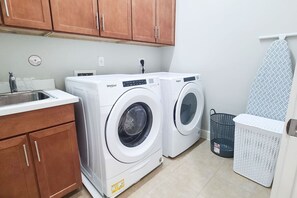 Interior - Luxury 3BR/3.5BA Townhouse (Houston)