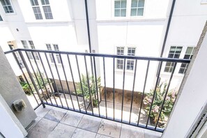 Property grounds - Luxury 3BR/3.5BA Townhouse (Houston)