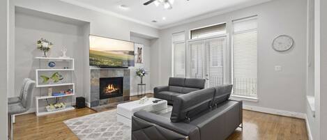 Smart TV, fireplace, stereo