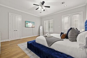 3 室のベッドルーム、デスク、アイロン / アイロン台、WiFi (無料)