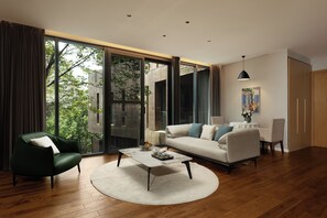 Minibar, bàn, truy cập Internet không dây miễn phí, bộ trải giường 