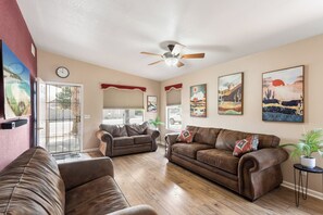 Smart TV, books - Charming 3-bedroom house with WiFi and AC in Sierra Vista (Sierra Vista)