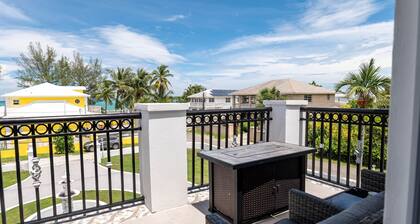Grand View Beachfront Villa - Sleeps 12, world class golfing, casinos & dinning!