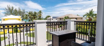 Grand View Beachfront Villa - Sleeps 12, world class golfing, casinos & dinning!