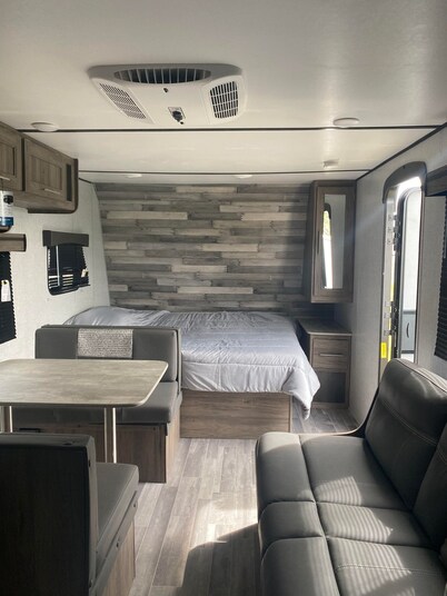 Cozy RV1 with WiFi and AC near Owyhee Reservoir, Leslie's gulch, Three Forks.