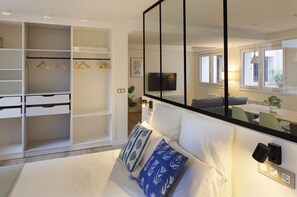 Iron/ironing board, free WiFi, bed sheets