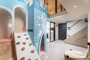 Design Suite | Laptop workspace, blackout drapes, soundproofing, free WiFi