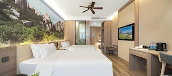 Youth Sunshine Hotel