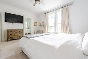 5 bedrooms, iron/ironing board, free WiFi, bed sheets - Spacious 5-bedroom house with pool and two office rooms in charming Montclair (Montclair)