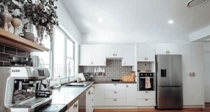Family Friendly home by the lake 4-bedroom
