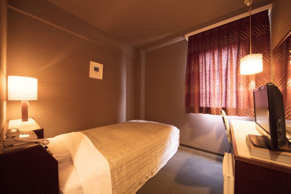 Desk, laptop workspace, iron/ironing board, free WiFi