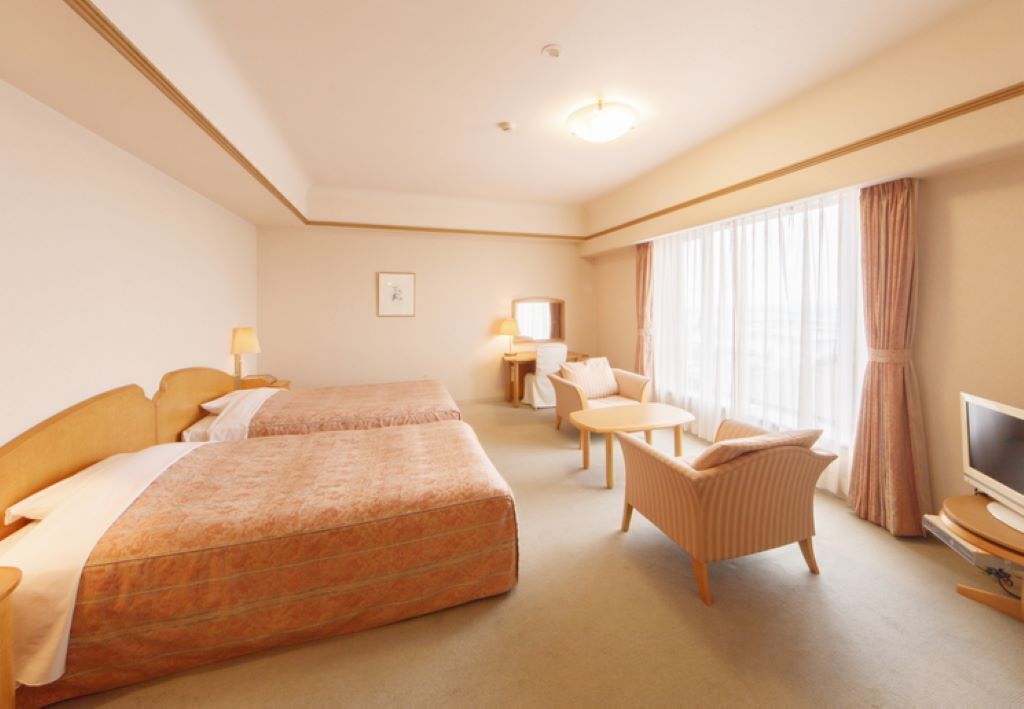 Desk, laptop workspace, iron/ironing board, free WiFi