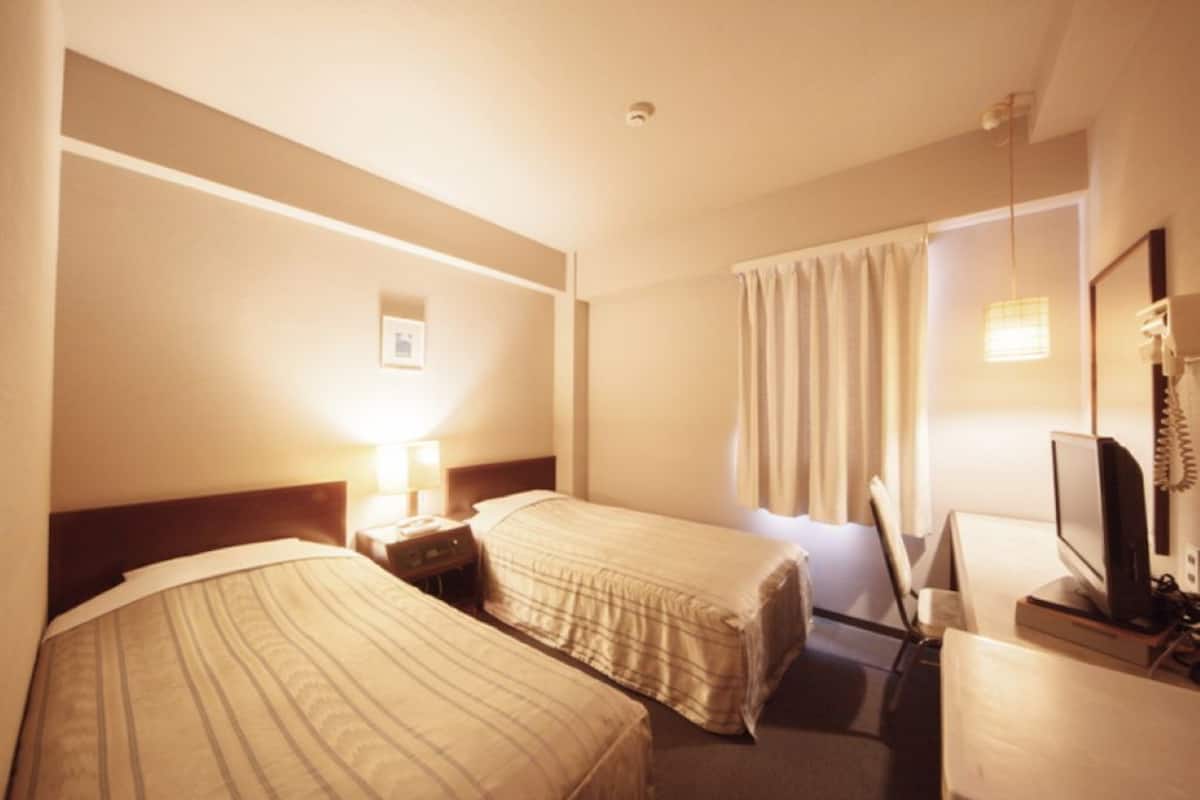 Desk, laptop workspace, iron/ironing board, free WiFi