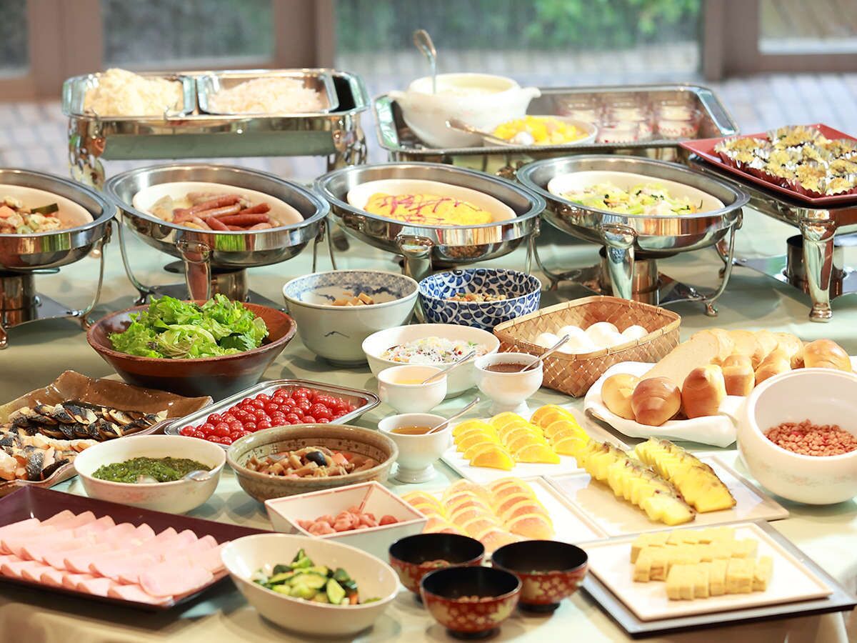 Daily buffet breakfast (JPY 1430 per person)