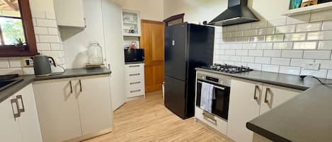 House, Multiple Beds, Non Smoking | Private kitchen