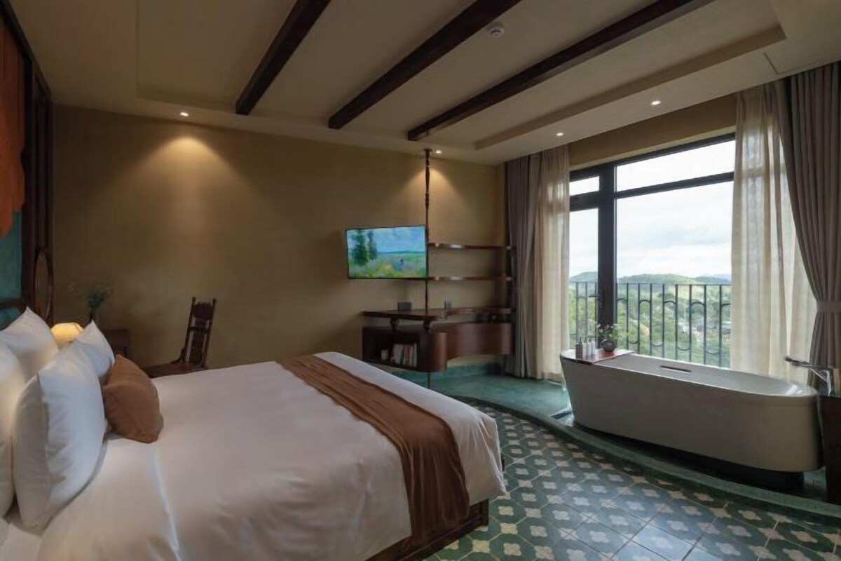 Premium bedding, minibar (some free items), in-room safe, desk