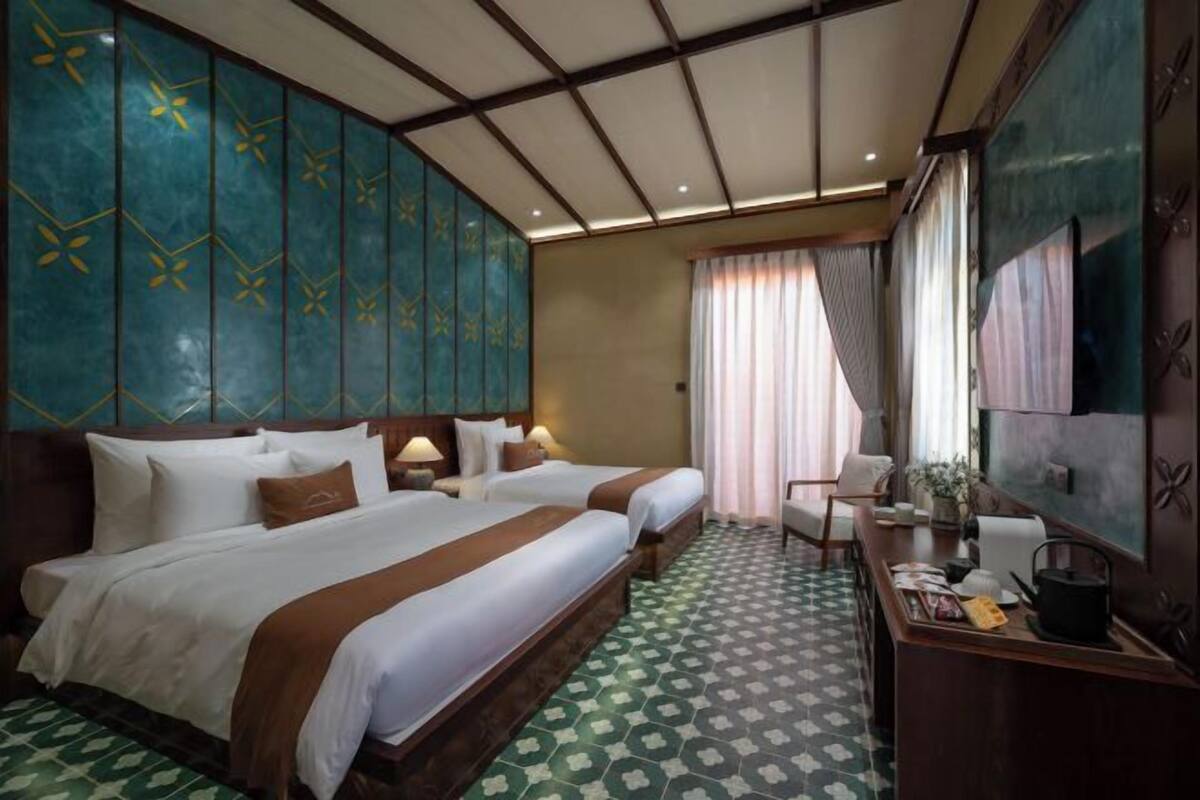 Bộ đồ giường cao cấp, minibar với thức ăn, đồ uống miễn phí 