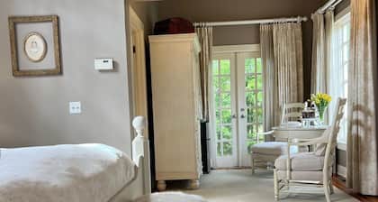 Burbank Suite
Historic Cedar Mansion Bungalows