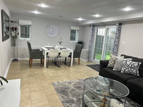 Exclusive Escape- 1 mile to metro w/ FULL kitchen!