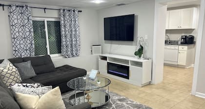 Exclusive Escape- 1 mile to metro w/ FULL kitchen!