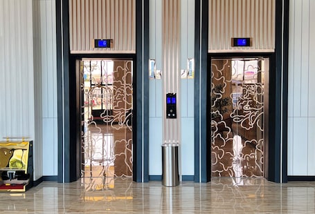 Elevator. d'primahotel Perintis Makassar