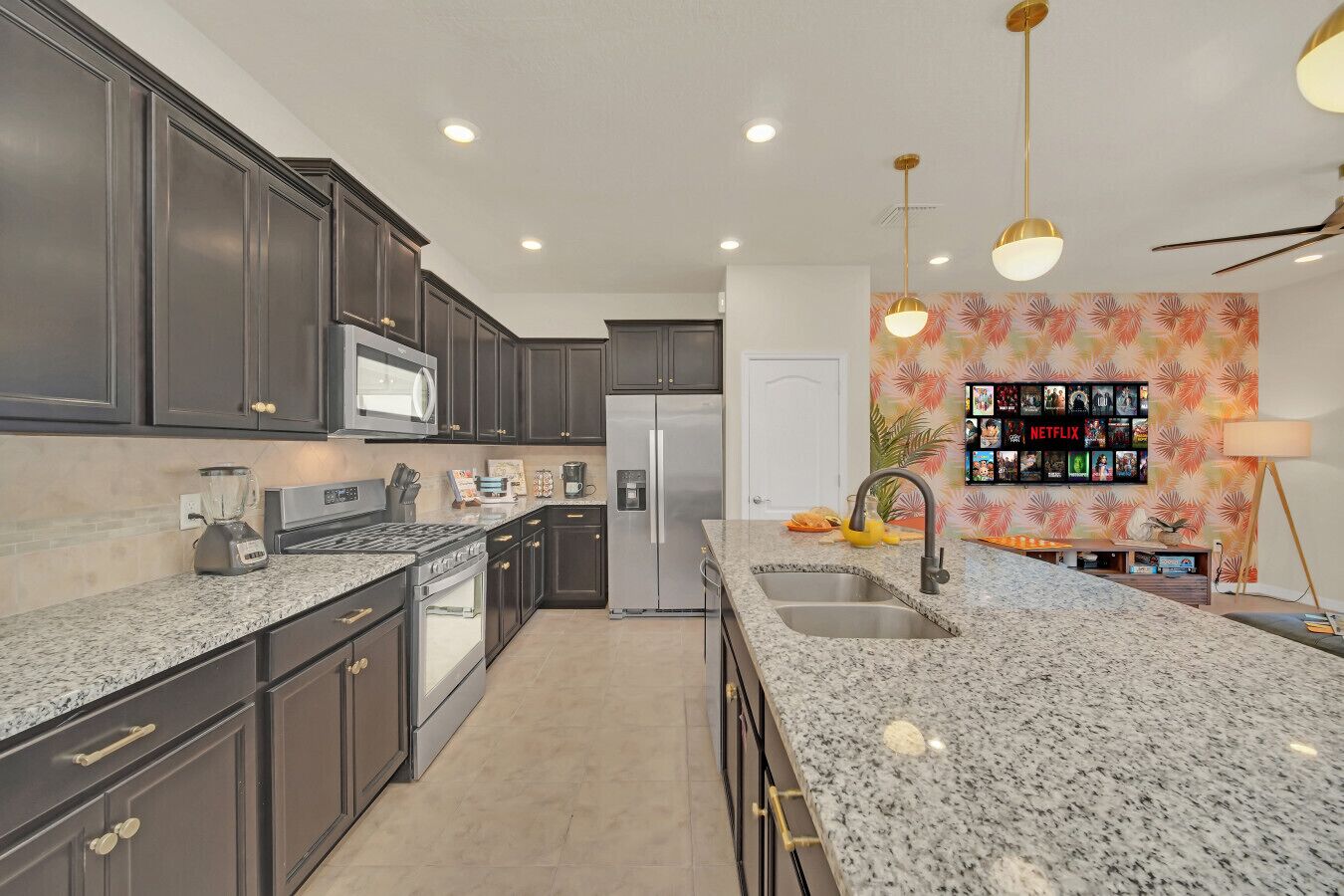 Refrigerador, microondas, horno y parrilla de estufa 