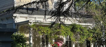 Historic Cedar Mansion Bungalows Barn - 1 Block from Sonoma Square