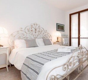 3 bedrooms, soundproofing, iron/ironing board, WiFi