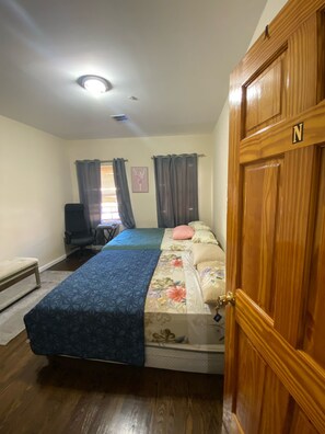 Standard Double Room | Iron/ironing board - Cjay Homes (Jersey City)