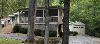 Outdoor paradise! 3 bedroom water view cabin water access near state parks.
