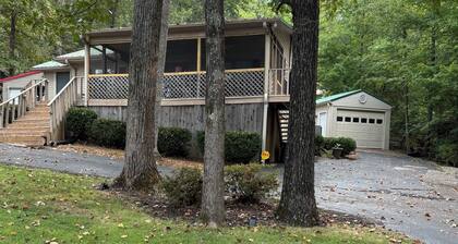Outdoor paradise! 3 bedroom water view cabin water access near state parks.