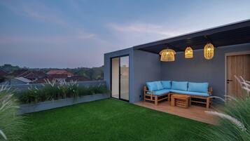 Villa, 2 Bedrooms, Pool View | Balkoni