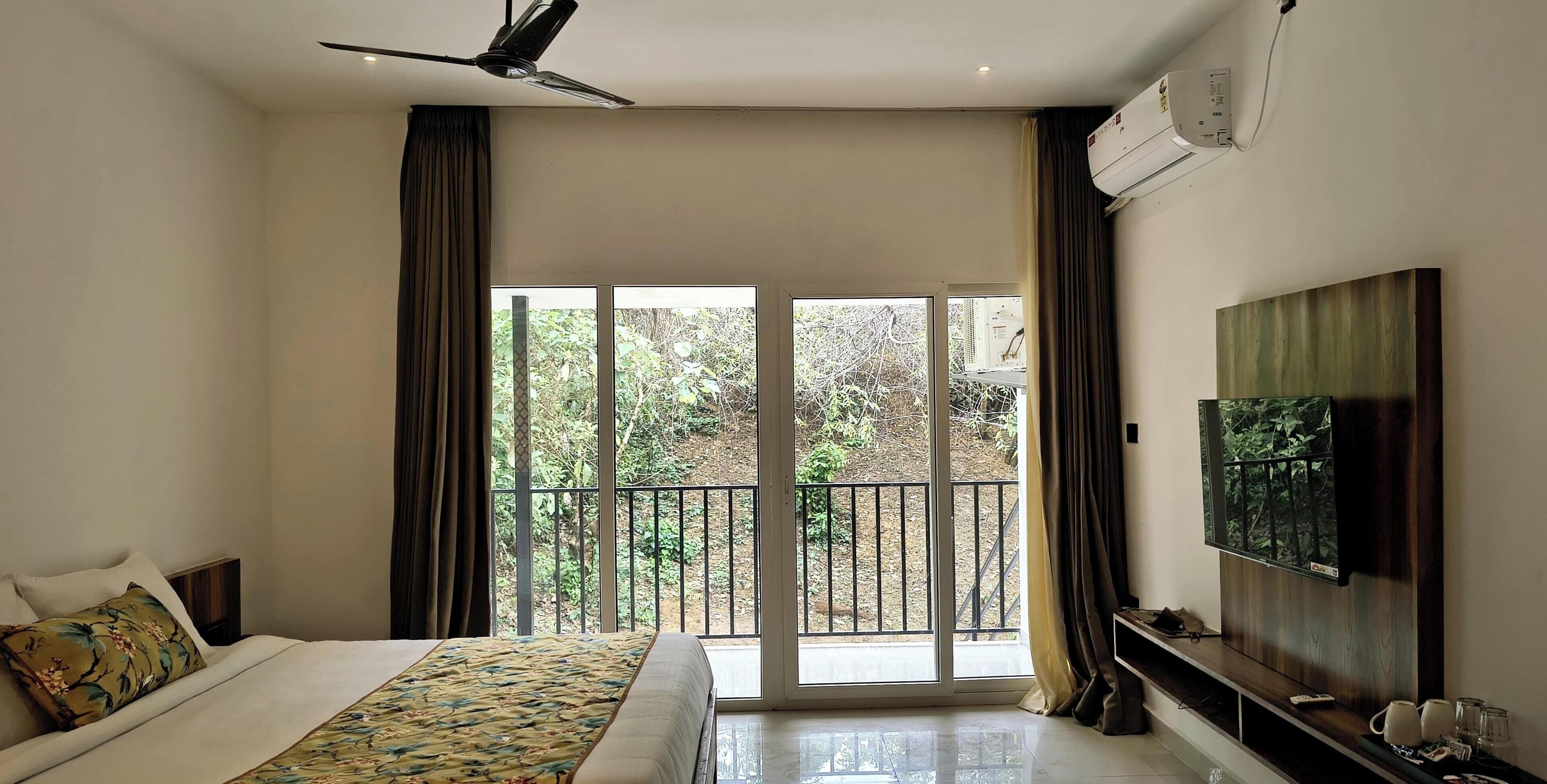 Deluxe Double Room | Premium bedding, down comforters, pillowtop beds, cribs/infant beds