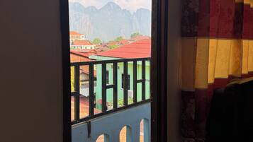 Phòng đôi Tiêu chuẩn, quang cảnh núi | Hiên