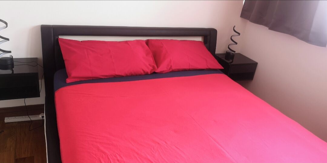 3 habitaciones, tabla de planchar con plancha, wifi y ropa de cama 