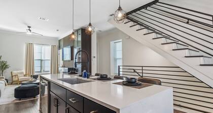 Luxury Downtown Townhouse w/ Game Room and Gated Lot