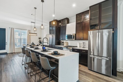 Luxury Downtown Townhouse w/ Game Room and Gated Lot