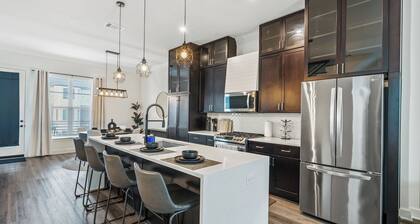 Luxury Downtown Townhouse w/ Game Room and Gated Lot