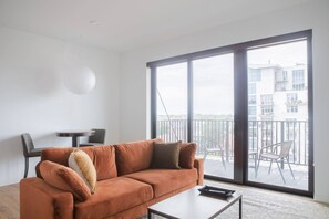 智能电视、书、打印机