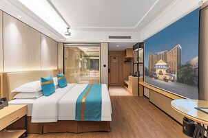 Business Single Room, 1 King Bed, Non Smoking | Premium bedding, individually decorated, laptop workspace, free WiFi