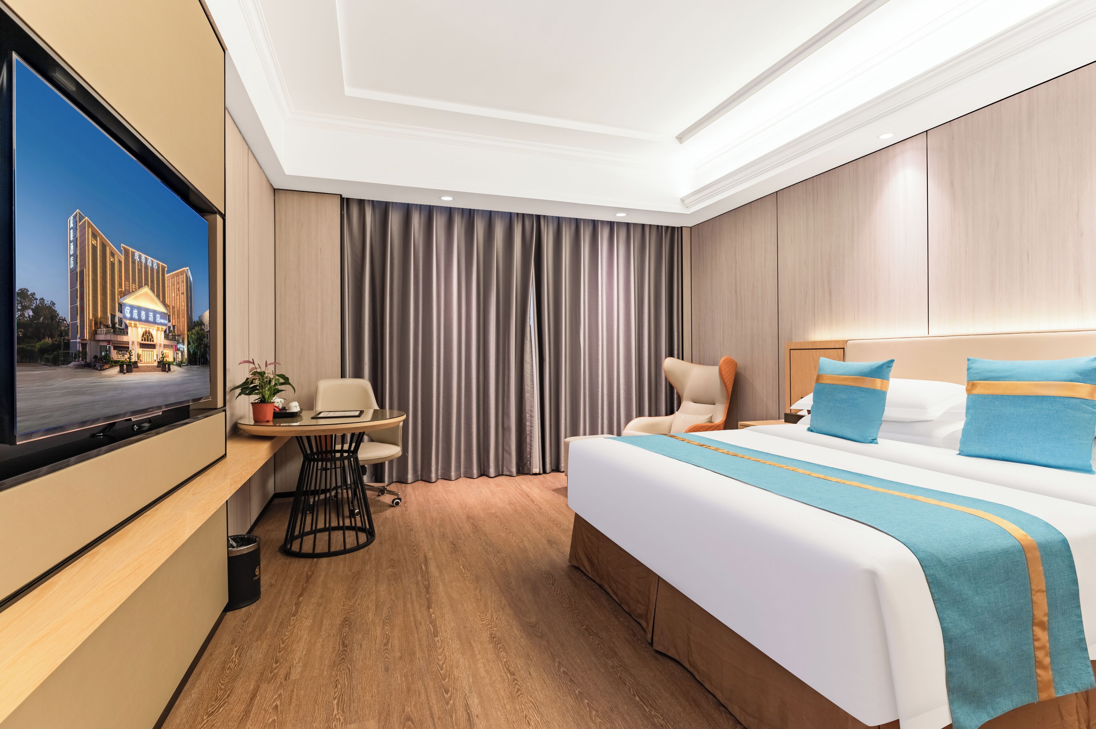 Business Single Room, 1 King Bed, Non Smoking | Premium bedding, individually decorated, laptop workspace, free WiFi