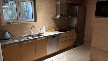 冰箱、微波炉、烤箱、炉灶