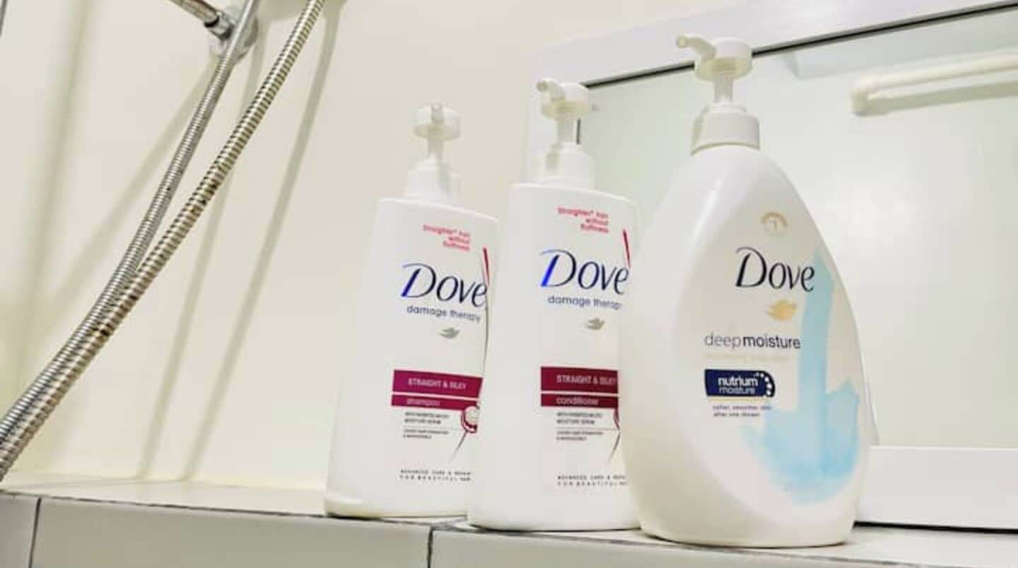 Een bubbelbad, een haardroger, een bidet, handdoeken